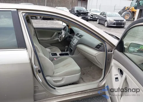 2007 Toyota Camry Le z USA, uszkodzony, nr VIN JTNBE46K473068297